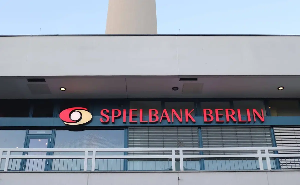 Spielbank Berlin am Fernsehturm (Alexanderplatz): Elegante Atmosphäre und spannende Tischspiele mit Live Dealer